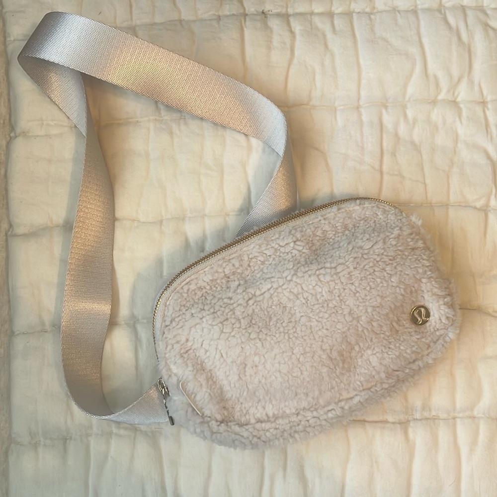 Lululemon Everywhere Belt Bag 1L fleece never used